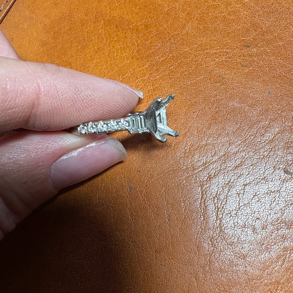 Helzberg 14kw white gold setting - Picture 8 of 13